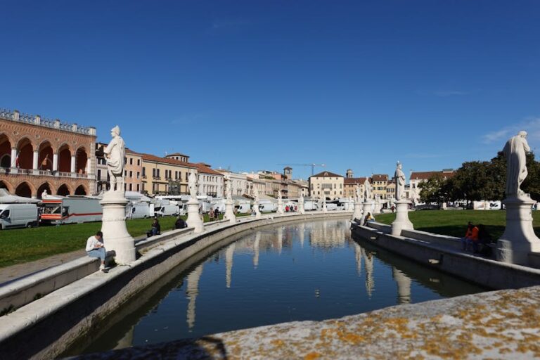 Le Prato della Valle oasis Padoue travel tourism landmark